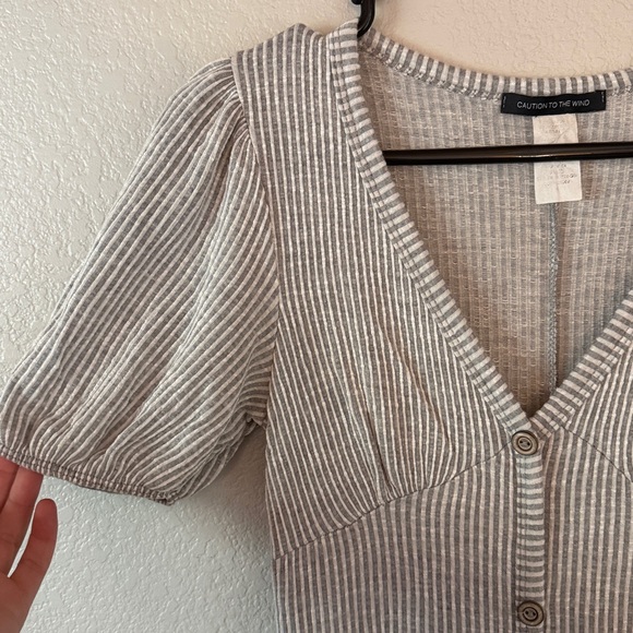 Caution To The Wind Gray Striped V-Neck Bubble Sleeve Dress Small - Picture 2 of 8